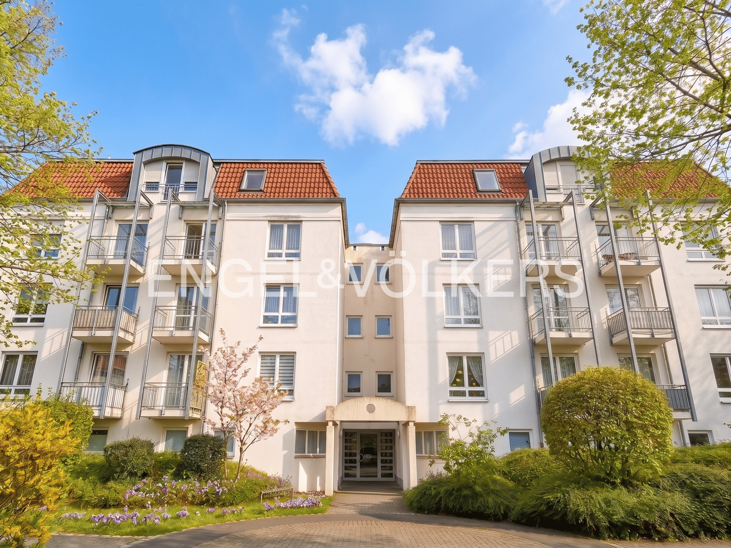 Attraktive 3-Raum-Wohnung mit 2 Balkonen in Dresden-Laubegast – Dresden – Bild 1 von 9