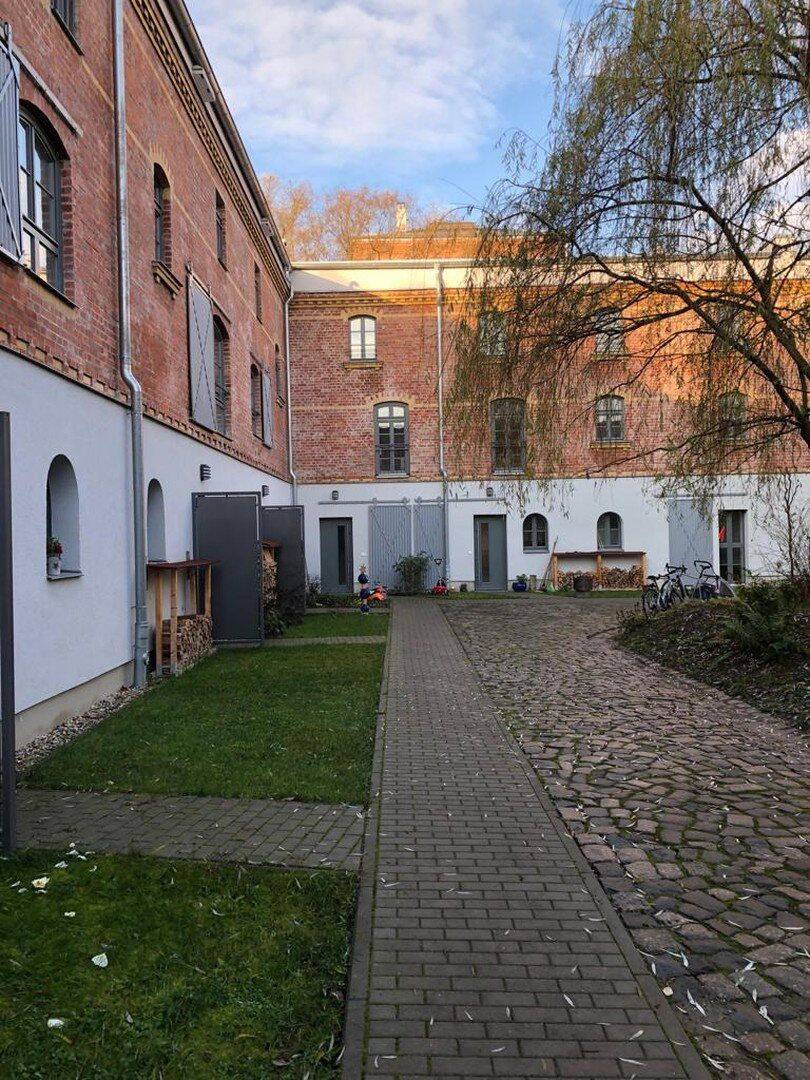 Modernes Reihenhaus im kernsanierten Hofensemble mit Wärmepumpe und langfristigem Mietverhältnis – Leipzig – Vorschaubild 2