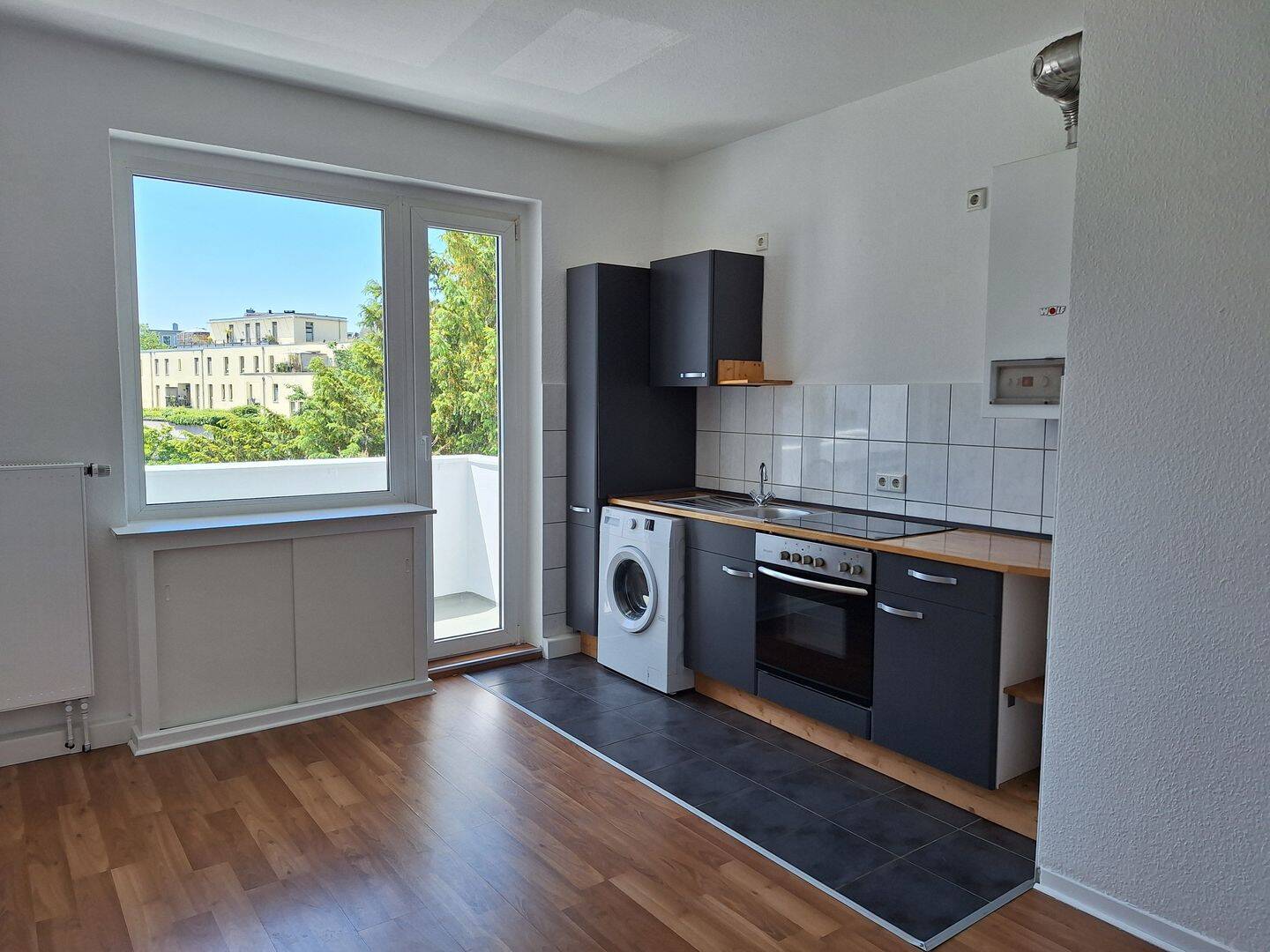 Sonnige 2 Zimmer mit Balkon, zentral – Düsseldorf – Vorschaubild 2