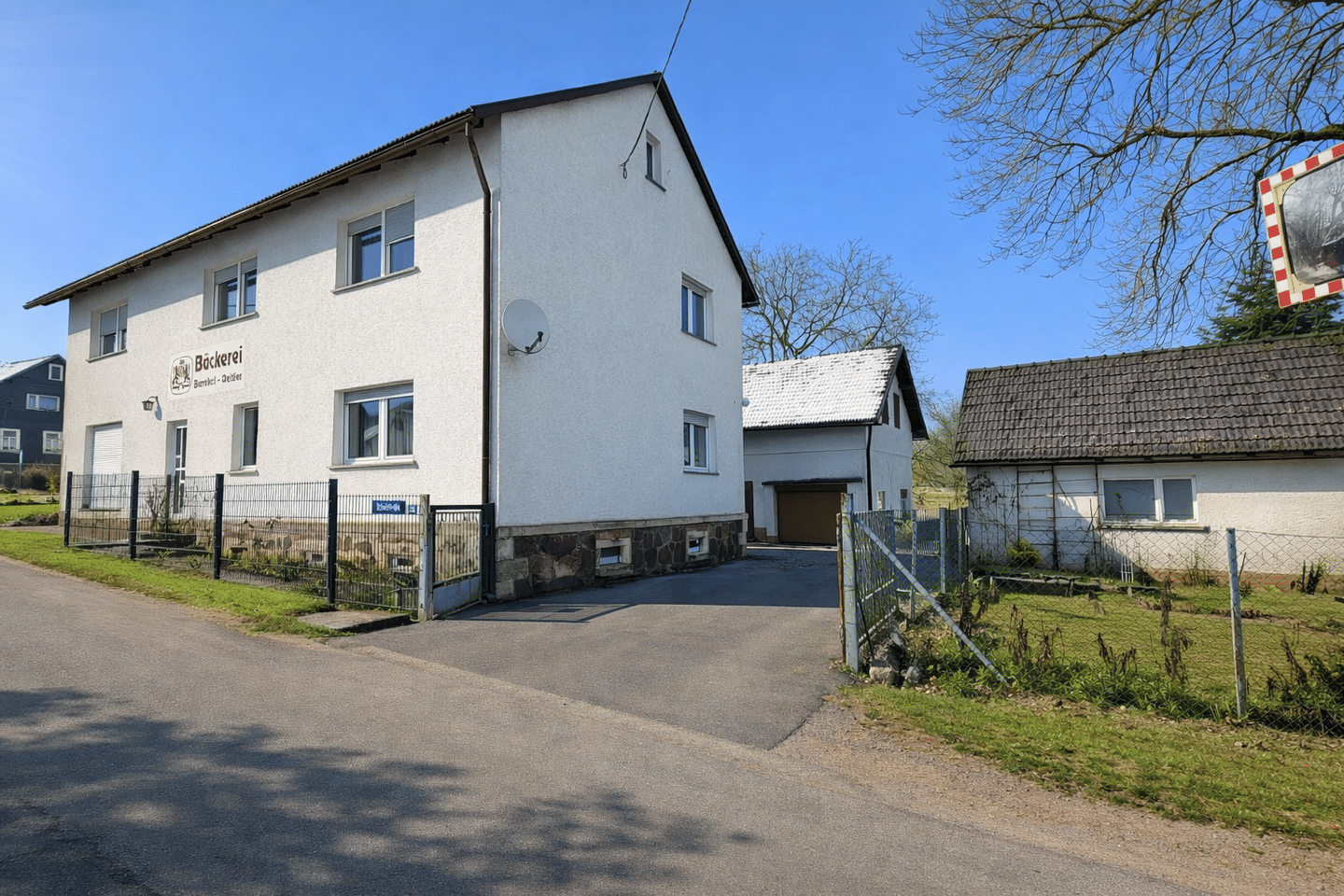 Großes Einfamilienhaus in ländlich zentraler Lage mit Nebengelass in Föritztal OT Schwärzdorf – Föritz – Vorschaubild 3