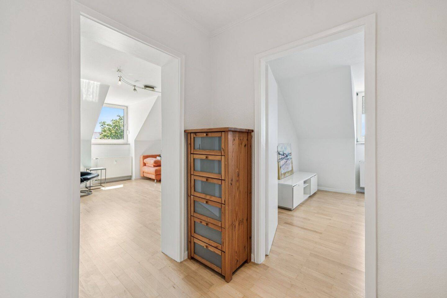 Praktischer Grundriss in Top-Lage: Gepflegte 2-Zimmer Wohnung am Hohenzollernplatz – München – Vorschaubild 3