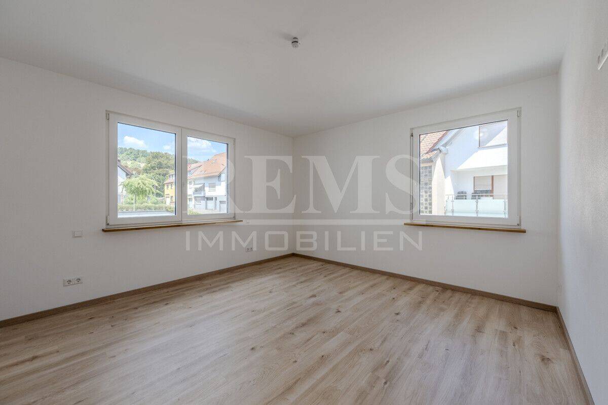 Erstbezug im Neubau: Einfamilienhaus mit 5 Schlafzimmern, EBK, Balkon, Terrasse, Garten und Garage – Schorndorf – Vorschaubild 9