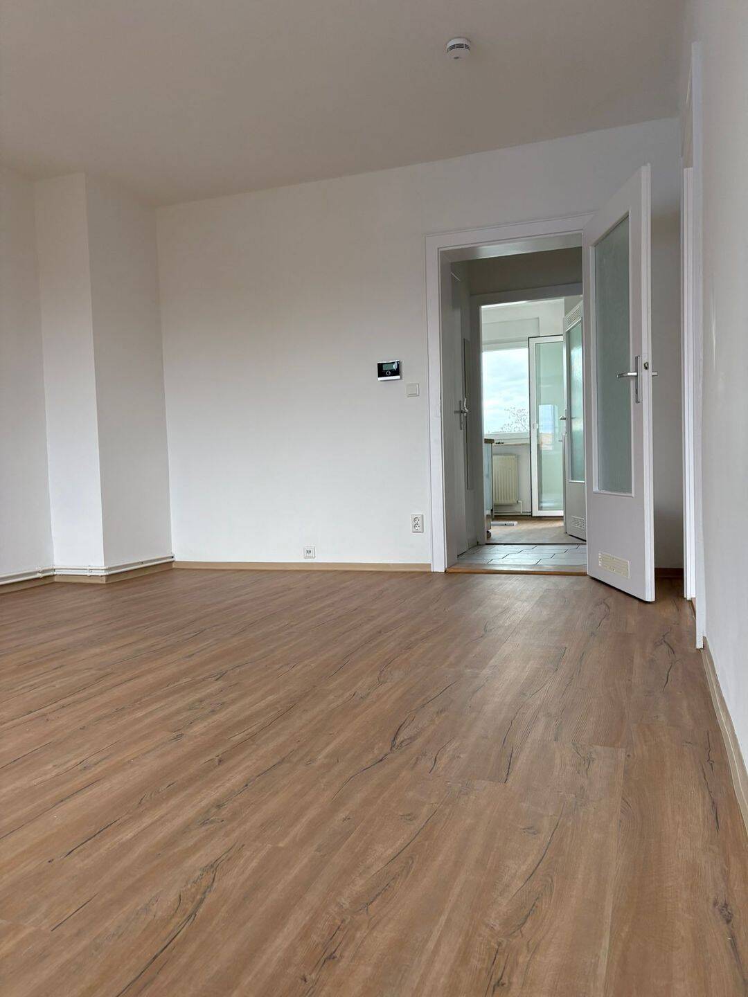 N-Glockenhof, zentrumsnah gelegene, gepflegte 2-ZW in tadellosem Renovierungszustand, mit schönem Balkon, 4.OG. ohne Aufzug!!! – Nürnberg – Bild 1 von 9