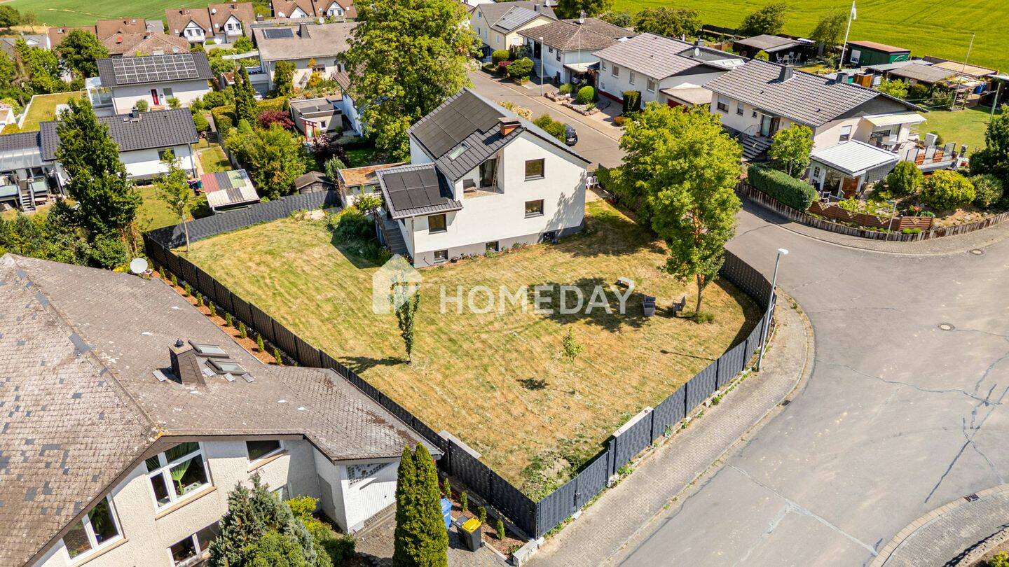 Modernisiertes Einfamilienhaus mit großzügigem Wohnkomfort und nachhaltiger Technik – Hünfelden – Bild 1 von 9