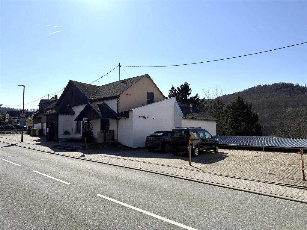 Vielfältig nutzbare Immobilie an der Bundesstraße - Gaststätte, ELW, Kegelbahn & Grünland – Nassau – Vorschaubild 3