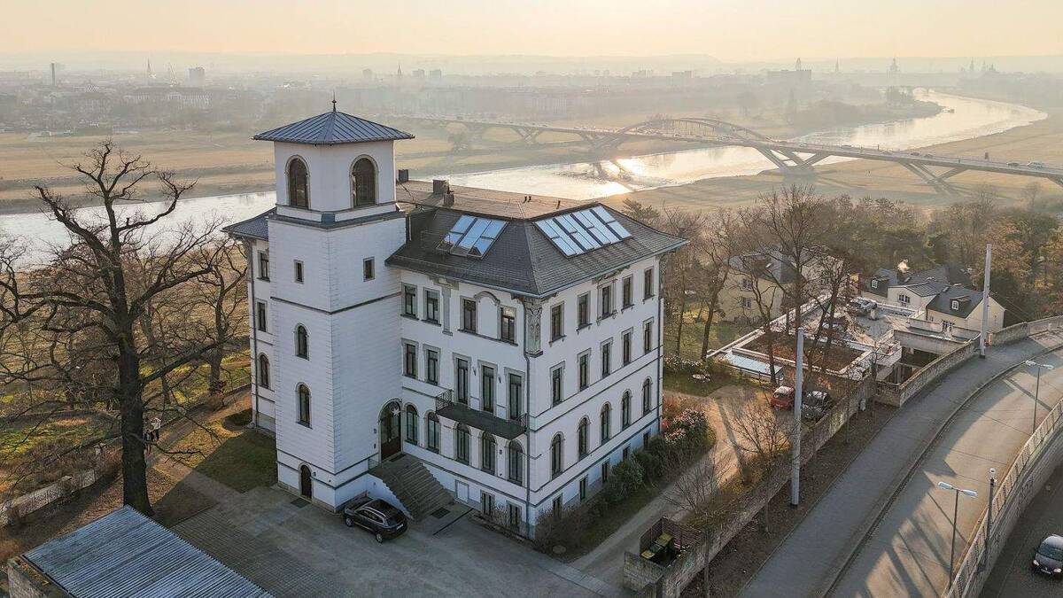 Luxuriöse Ausstattung trifft unbezahlbaren Ausblick - repräsentative Beletage in Villa Elysium – 1099 Dresden – Bild 1 von 9