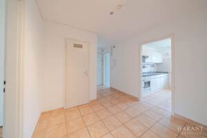 Attraktive 3 Zimmer-Wohnung mit Loggia, Aufzug & Stellplatz im Münchner Norden – 80935 München – Vorschaubild 4