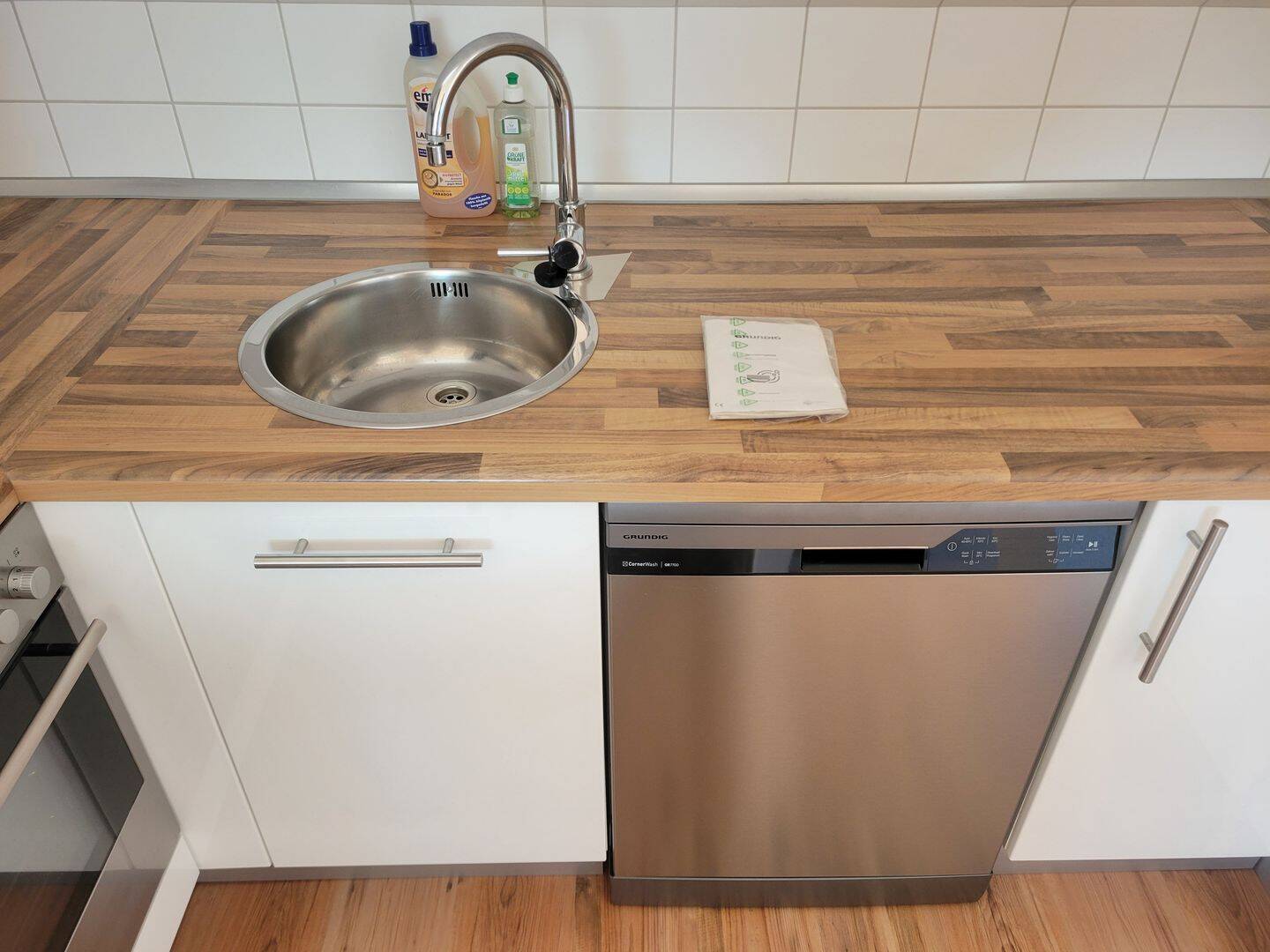TOP Dachgeschosswohnung im GRÜNEN MIT EBK!!! – Chemnitz – Vorschaubild 2