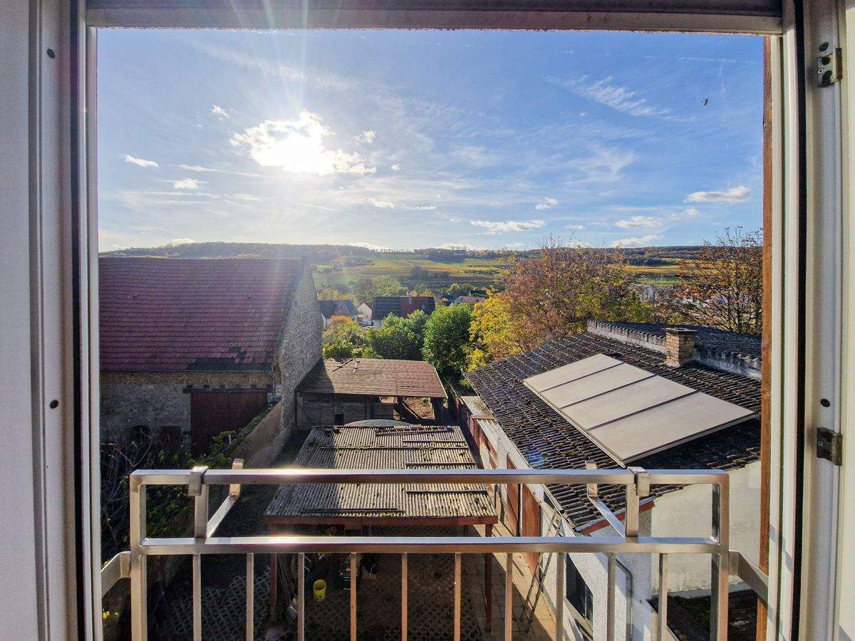 Ingelheim/Groß-Winternheim: Familienhaus mit großem Grundstück, Traumblick und viel Platz! – Ingelheim am Rhein – Bild 1 von 9