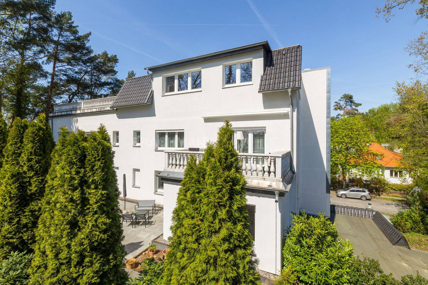 Exklusives Mehrfamilienhaus mit luxuriösem Penthouse in Frohnau