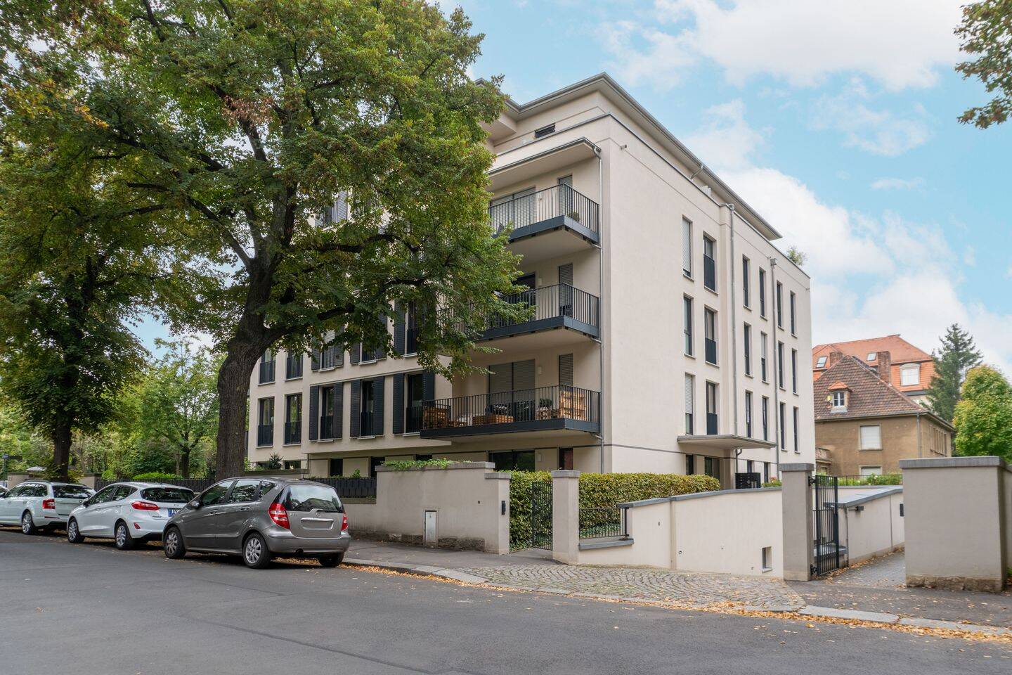 +++ Stilvolle Eigentumswohnung mit Balkon, Gäste WC und hochwertiger Ausstattung +++