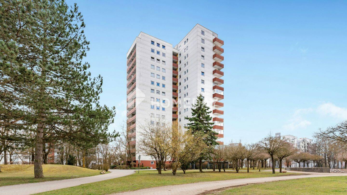 Über den Dächern der Stadt - leerstehende 2-Zimmer-Wohnung, mit Balkon und Wintergarten – Regensburg – Vorschaubild 2