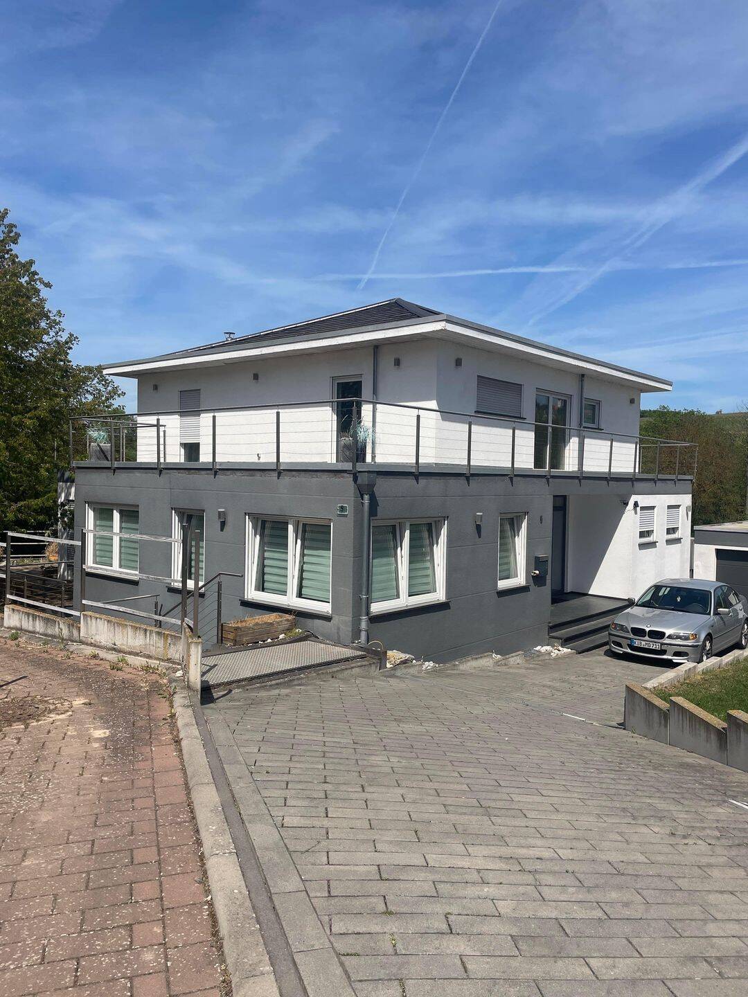 Zellertal- Harxheim  Moderne Stadtvilla mit Garten, Dachterrasse & separatem Büro