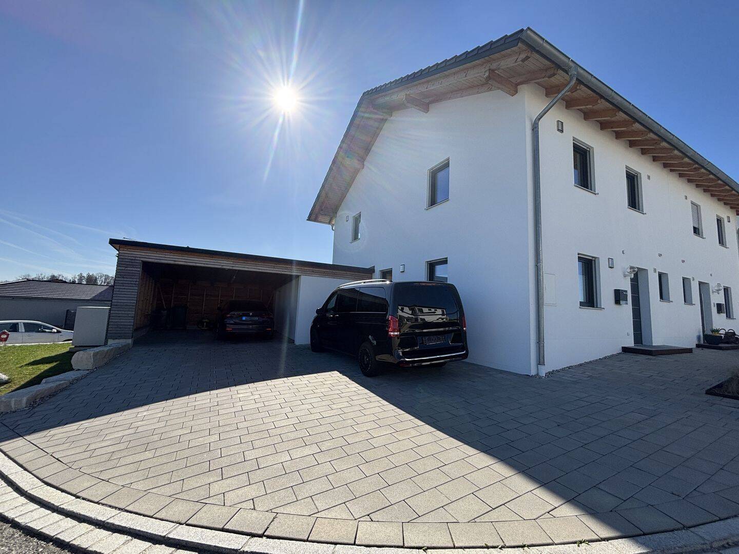MODERNE & HOCHWERTIGE DOPPELHAUSHÄLFTE MIT GARTEN IN HAUNWANG – Eching – Vorschaubild 2