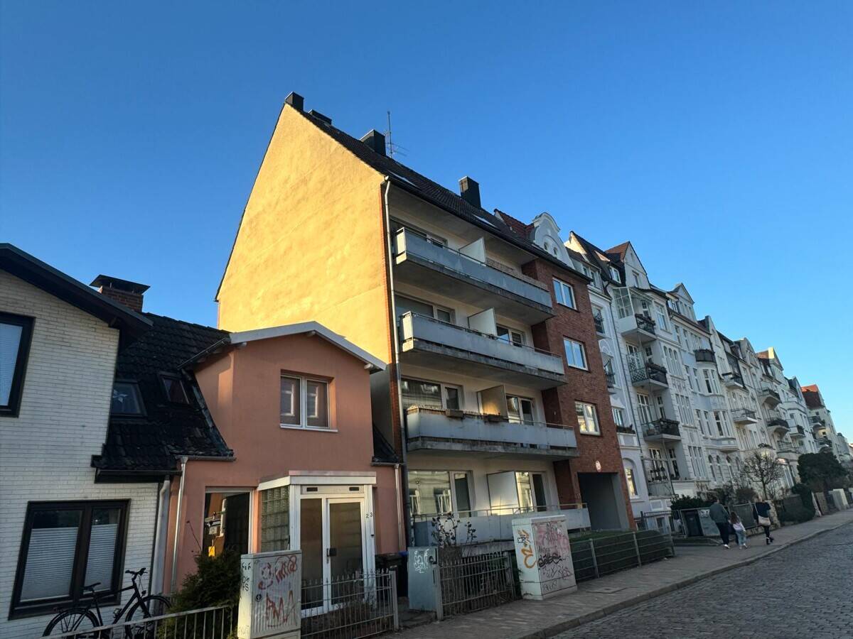 Solides Mehrfamilienhaus mit 9 Wohnungen + 8 Garagen auf 596 m² Eigenland in Lübeck- St. Lorenz-Nord – Lübeck – Vorschaubild 5