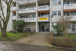 Lichtdurchflutete 4-Zimmer-Eigentumswohnung mit zwei Balkonen und Tiefgaragenstellplatz – 76229 Karlsruhe – Vorschaubild 3
