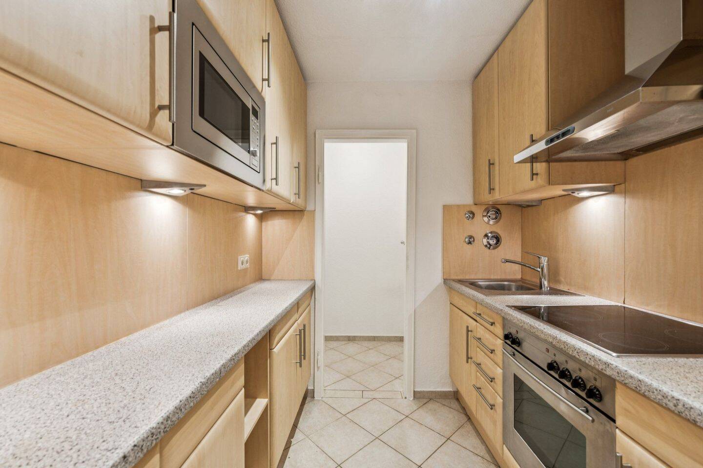 Praktischer Grundriss in Top-Lage: Gepflegte 2-Zimmer Wohnung am Hohenzollernplatz – München – Vorschaubild 9