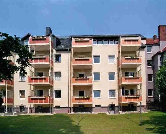 **Geräumige 4-Zimmer-Wohnung am Schloßgarten**
