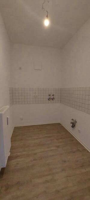 Ruhige Lage! Neu sanierte 2 Zimmer Wohnung im 1. Obergeschoß ab sofort zu vermieten! – 1239 Dresden – Vorschaubild 6