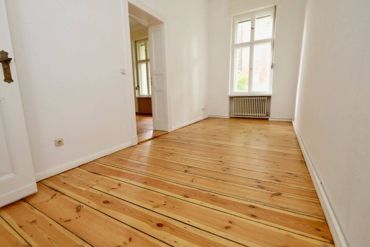 PRAKTISCHES ERDGESCHOSS - SCHÖNE HOLZDIELEN,& STUCK- IM RHEINGAUVIERTEL, NÄHE HEIDELBERGER PLATZ – Berlin – Vorschaubild 6