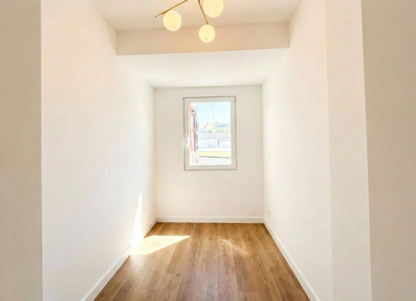 Erstbezug nahe Kö: Exklusives 1,5-Zi.-Apartment, EBK, Balkon, Aufzug – Düsseldorf – Vorschaubild 4