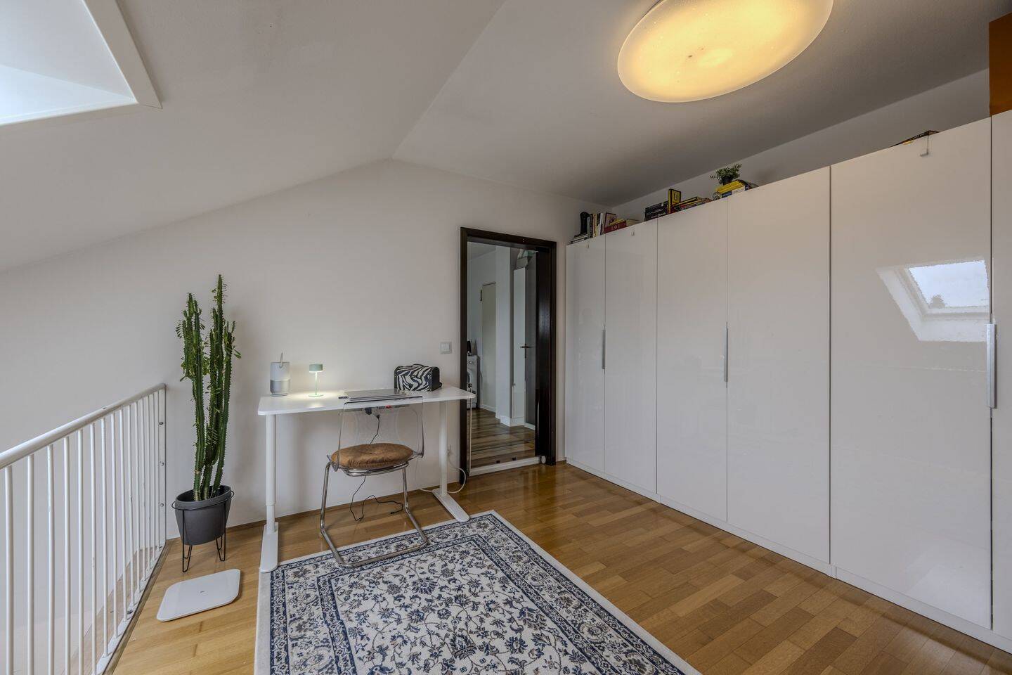 Dachgeschoss-Galeriewohnung mit Wohnküche und zwei Bädern – München – Vorschaubild 6