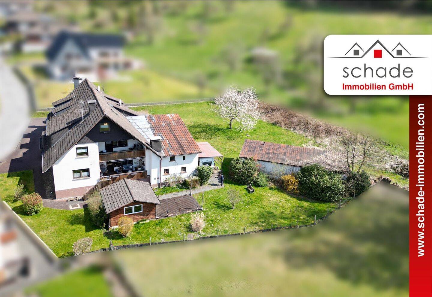 SCHADE IMMOBILIEN - Ländliche Idylle: Haus mit 3 Garagen, Nebengebäuden, Carport, Scheune...
