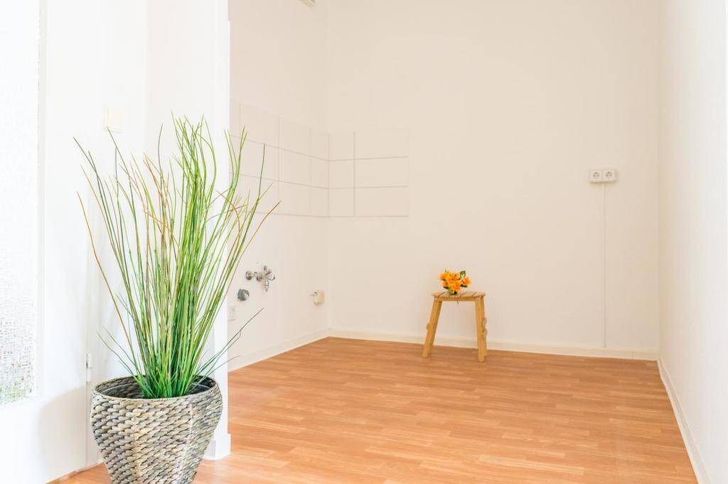Erdgeschosswohnung mit offener Küche und Balkon – Chemnitz – Vorschaubild 3
