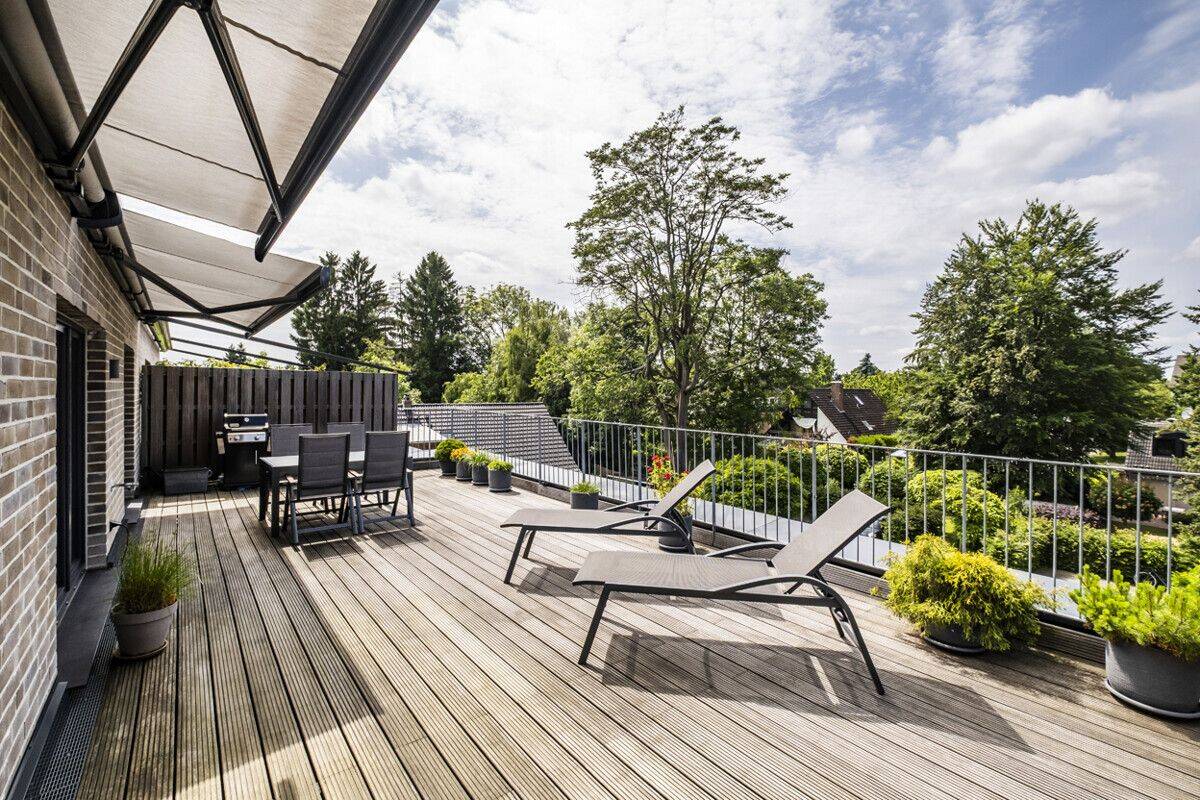 Modernes Penthouse mit Dachterrasse, Licht und Linie – Hamburg – Vorschaubild 7