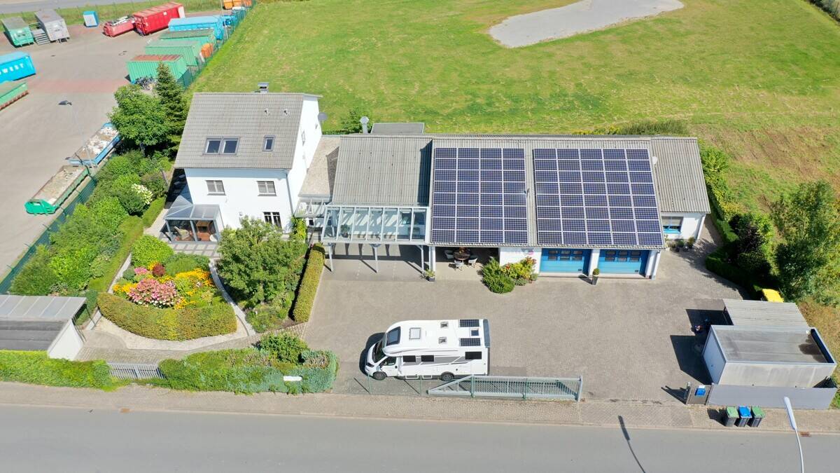 Großzügiges Wohnen und Arbeiten vereint: Einfamilienhaus mit Gewerbeeinheit! – Drensteinfurt – Bild 1 von 9