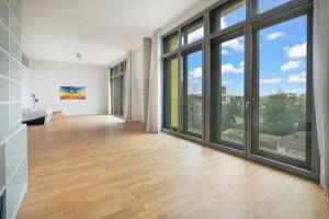 Urbaner Loft-Charakter am Wasser - architekturpreisgekröntes Wohnen im Osthafen – 60314 Frankfurt am Main – Vorschaubild 1