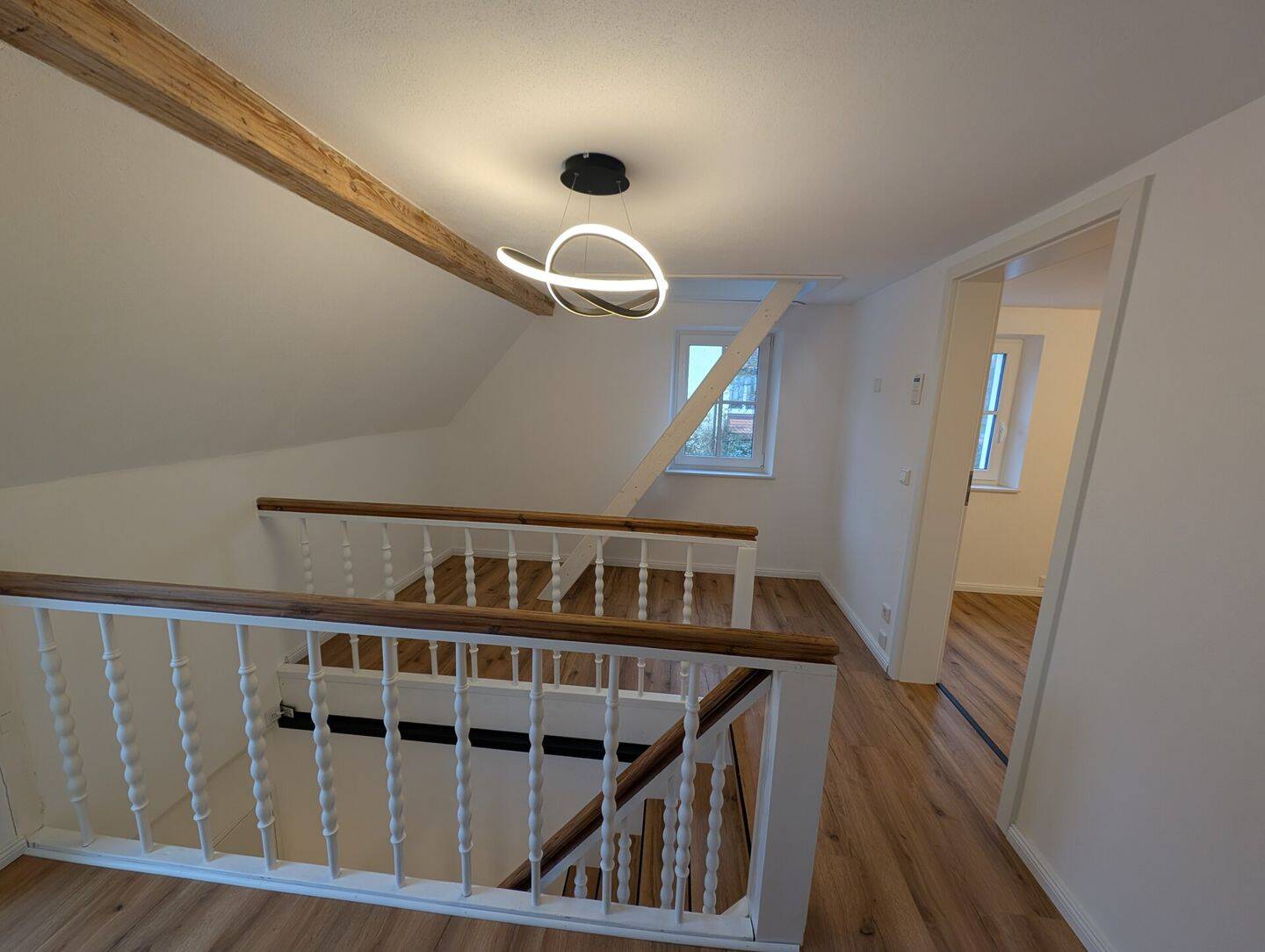 Liebevoll saniertes Einfamilienhaus mit Balkon und kleinem Garten im Zentrum von Feuchtwangen – Feuchtwangen – Vorschaubild 5