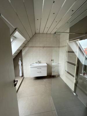 Helle 3-Zimmer-Maisonettenwohnung mit Galerie, Klimaanlage, Balkon und Dachterrasse in Esslingen-Berkheim – 73734 Esslingen am Neckar – Vorschaubild 6
