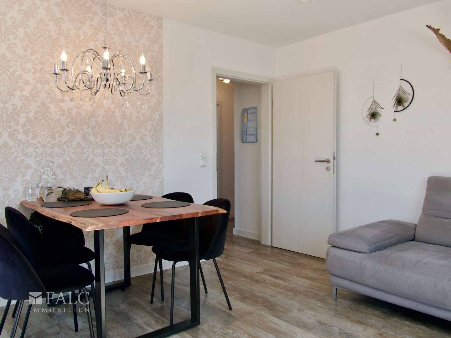 Einfach Mehr: Top 2-Zimmer-DG-Wohnung, modernisiert, EBK, Balkon, Garage. Ruhige Wohnlage. – Ingolstadt – Vorschaubild 4