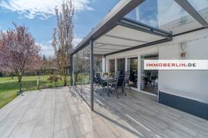 IMMOBERLIN.DE - Südgrundstück mit Bungalowarchitektur und Sonnenterrasse in rückwärtiger Lage – 12524 Berlin – Vorschaubild 1