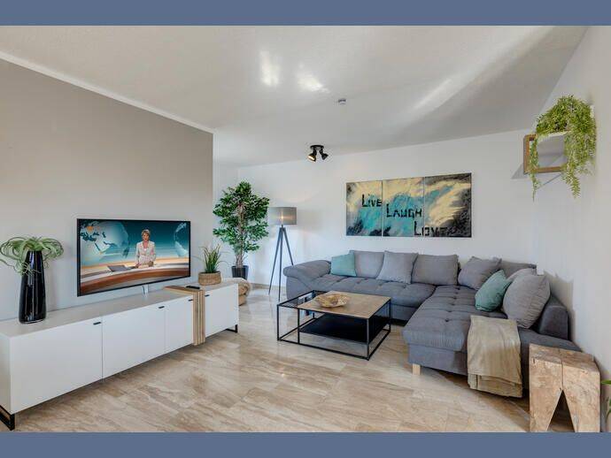 Möbliert: Moderne und gemütliche 2,5-Zimmer Wohnung auf Zeit – München – Vorschaubild 2