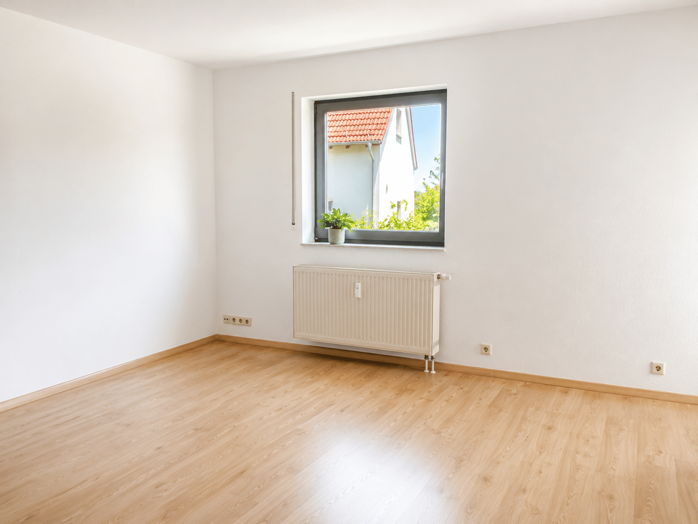 Solide Kapitalanlage mit Balkon & Stellplatz - gepflegte 2-Raum-Wohnung in ruhiger Wohnlage von Niederlungwitz – Glauchau – Vorschaubild 3