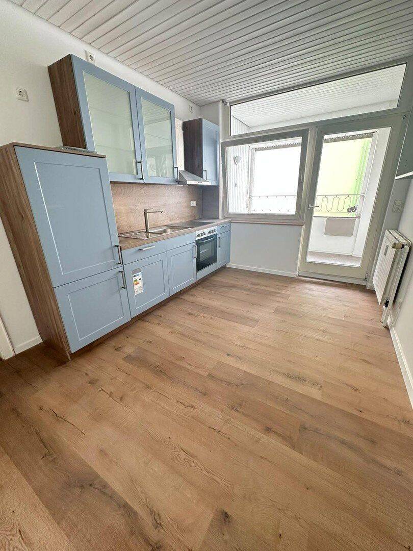 Frisch renoviert! Tolle 2-Zimmer-Wohnung mit Einbauküche und Loggia in Citylage – Bünde – Vorschaubild 2