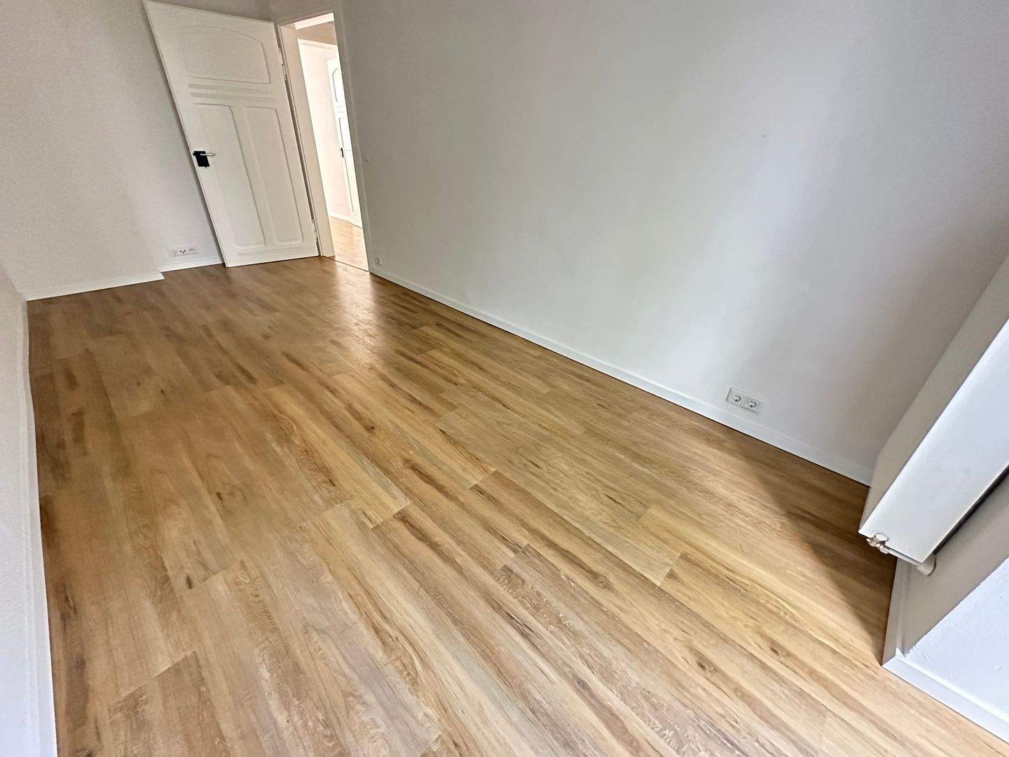EBK *** 1. OG - Balkon* moderne Fliesen* tolles Laminat* Citynah ! – Chemnitz – Vorschaubild 7