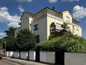 Blasewitz, großzügige Wohnung mit Balkon und seitlichem Elbblick