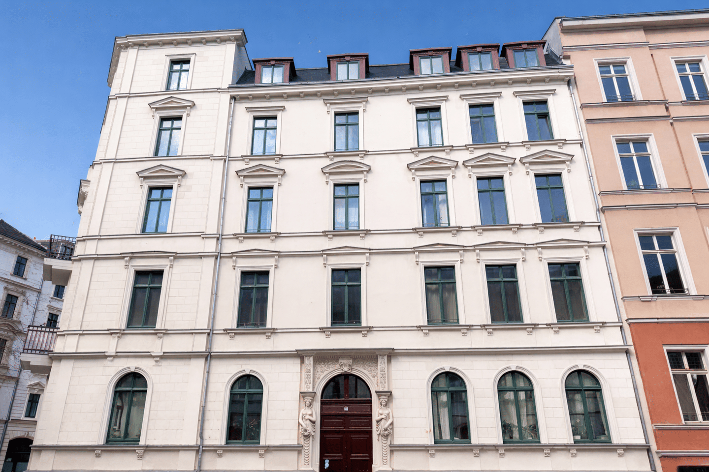 Exklusive 2-Zimmer-Altbauwohnung mit Balkon in der Südvorstadt
