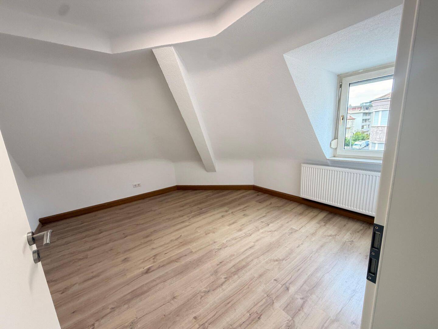 Renovierte 4 Zimmer Wohnung 85 m2 Grundfläche Würzburg Sanderau – Würzburg – Vorschaubild 4