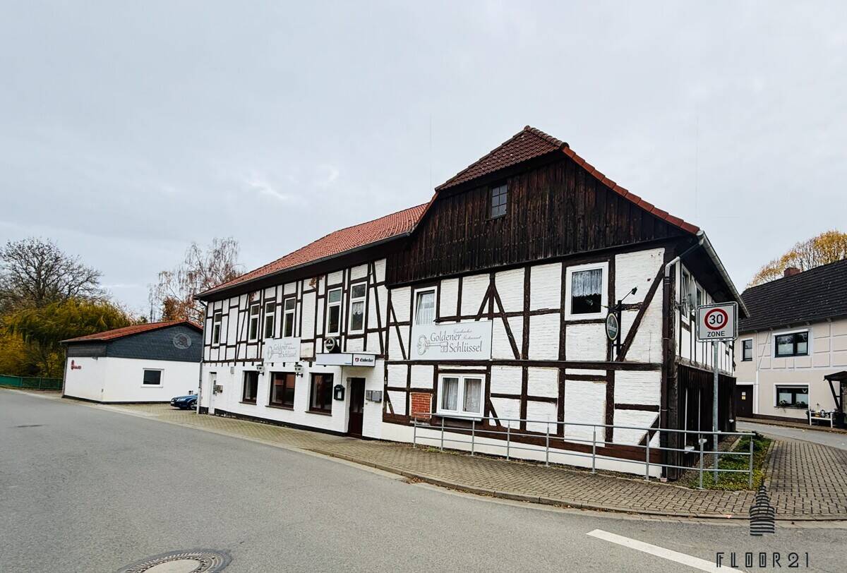 Neue Einstiegschance: Fachwerk-Projekt mit 4 WE + 173 m² Gewerbe | starke Substanz in Langelsheim – Wallmoden – Bild 1 von 9
