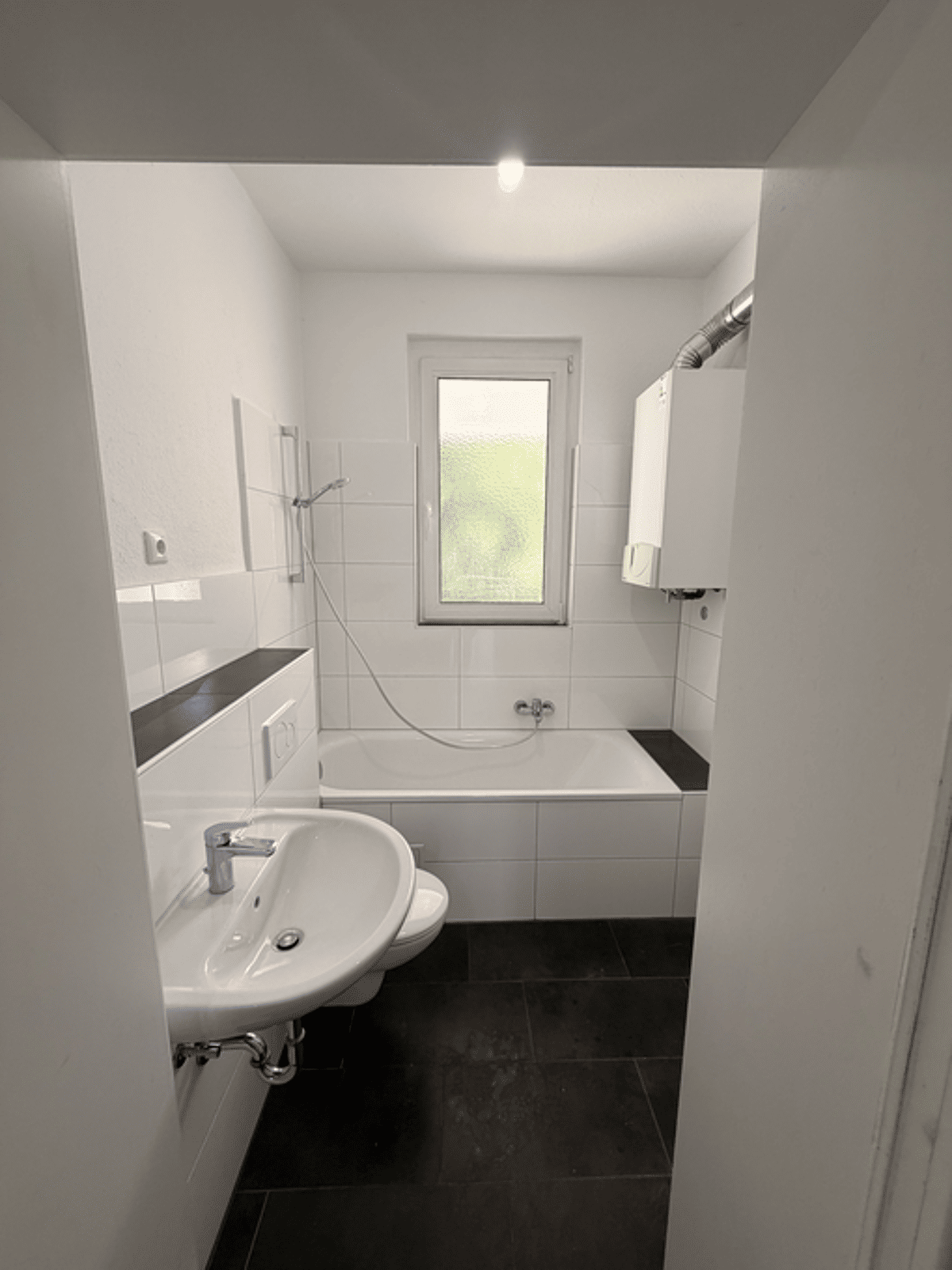 Top 2-Zimmer-Wohnung mit Balkon und großer Küche! – 45138 Essen – Bild 1 von 5