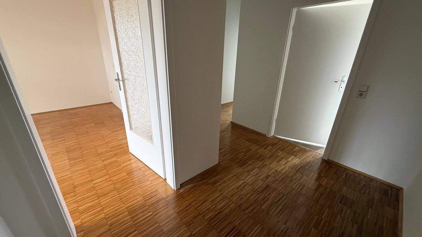 3.OG mit Aufzug / Balkon / Bad mit Fenster / Stellplatz mögl. ! – Chemnitz – Vorschaubild 5