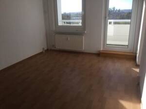 Nette 3 Zimmerwohnung mit Balkon! Bad mit Wanne! – 1279 Dresden – Vorschaubild 2