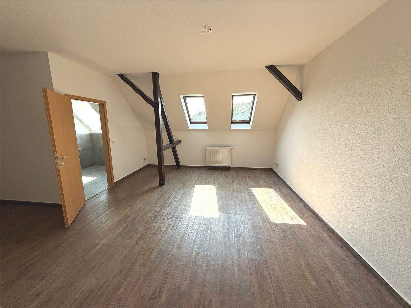 Wohnen im Dachgeschoss - 3 Zimmer- EBK - zwei Bäder – Chemnitz – Vorschaubild 6