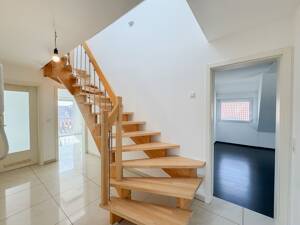 Helle und großzügige 3,5-Zimmer Maisonettewohnung mit EBK und Balkon! – 70327 Stuttgart – Vorschaubild 8