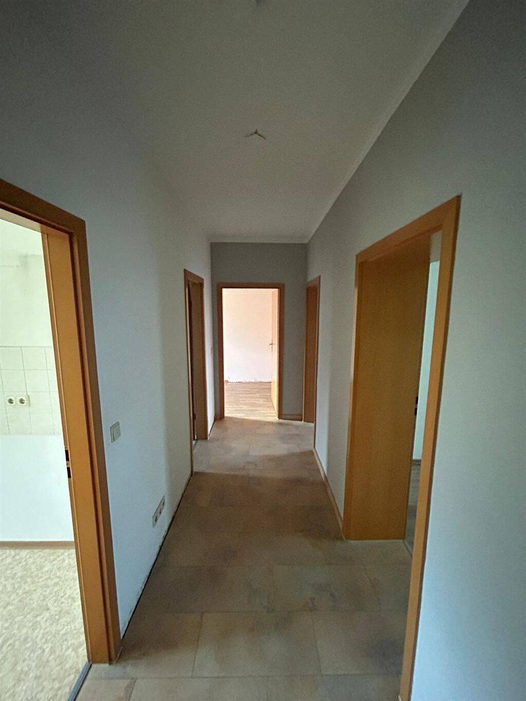 Gemütliche 3-Zimmer mit Laminat, Balkon und Wannenbad in ruhiger Lage! EBK mgl. – Chemnitz – Vorschaubild 8