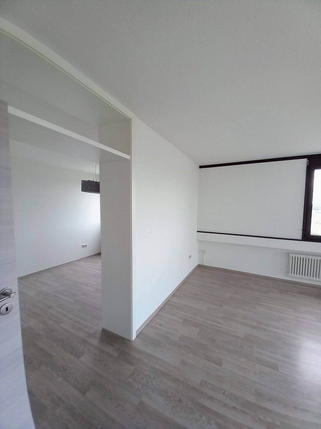 Großzügige 4-Zimmer-Eigentumswohnung mit Fernblick – Neu-Ulm – Vorschaubild 3
